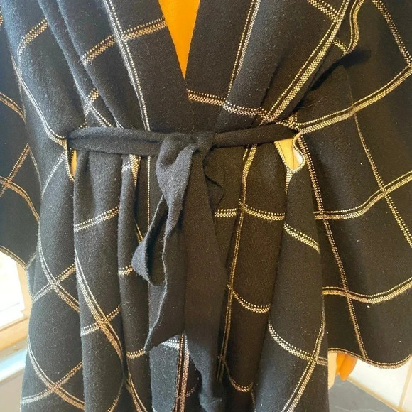 Tahari Supper Soft Stretch Cozy Casual Plaid Poncho Sweater Women One Size Fital - Picture 5 of 5